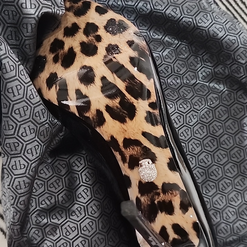 SHOES - Picture 6 of 10